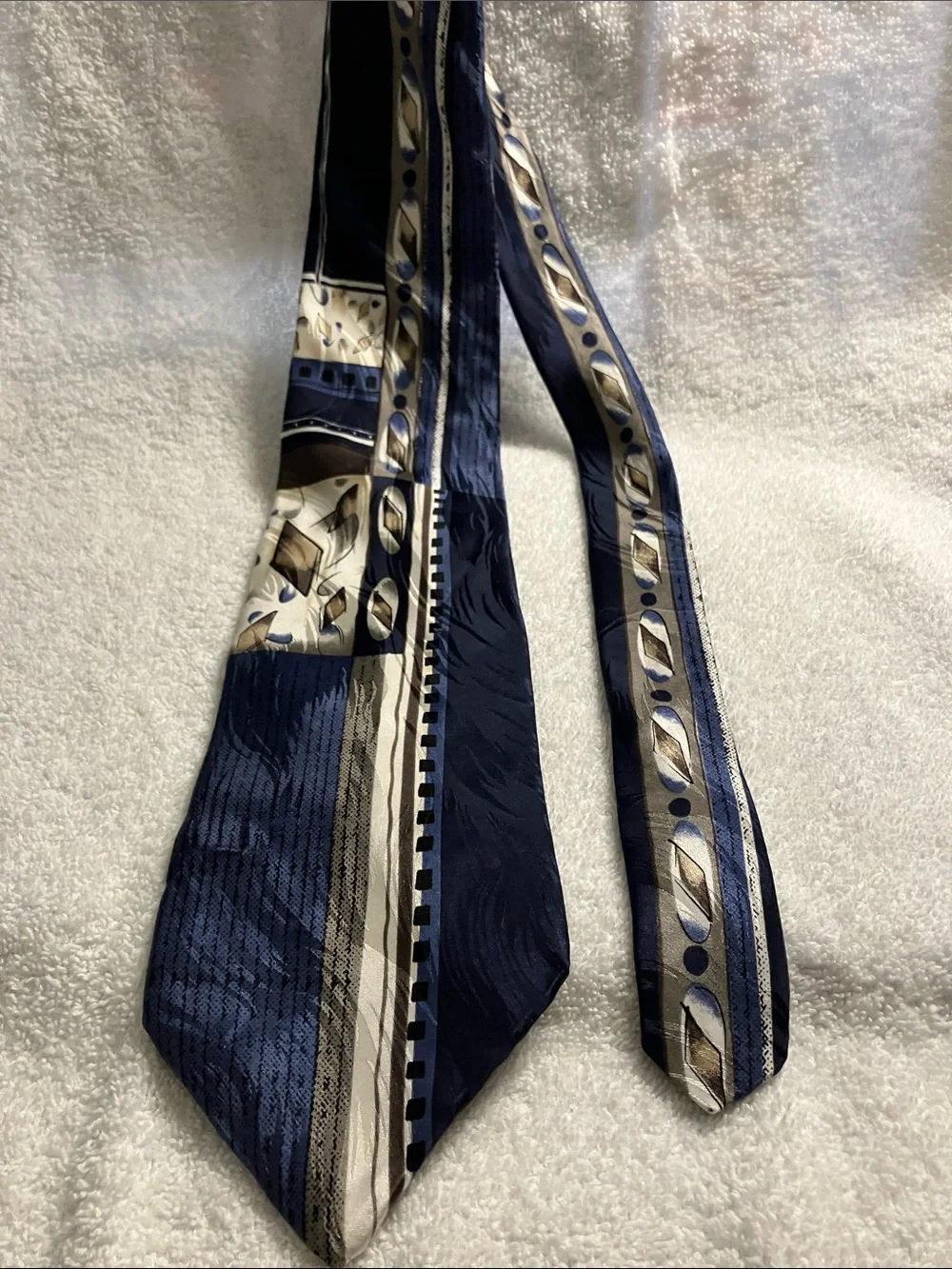 Oleg Cassini Navy & Silver Patterned Silk Neck Tie - Classic Formal Accessory